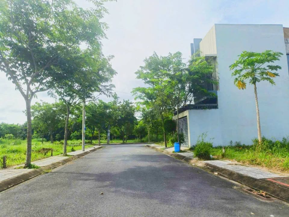 Đất Long Trường Thủ Đức 83.4m² giá 4.39 tỷ - Đường rộng 9m, xây dựng thoải mái!