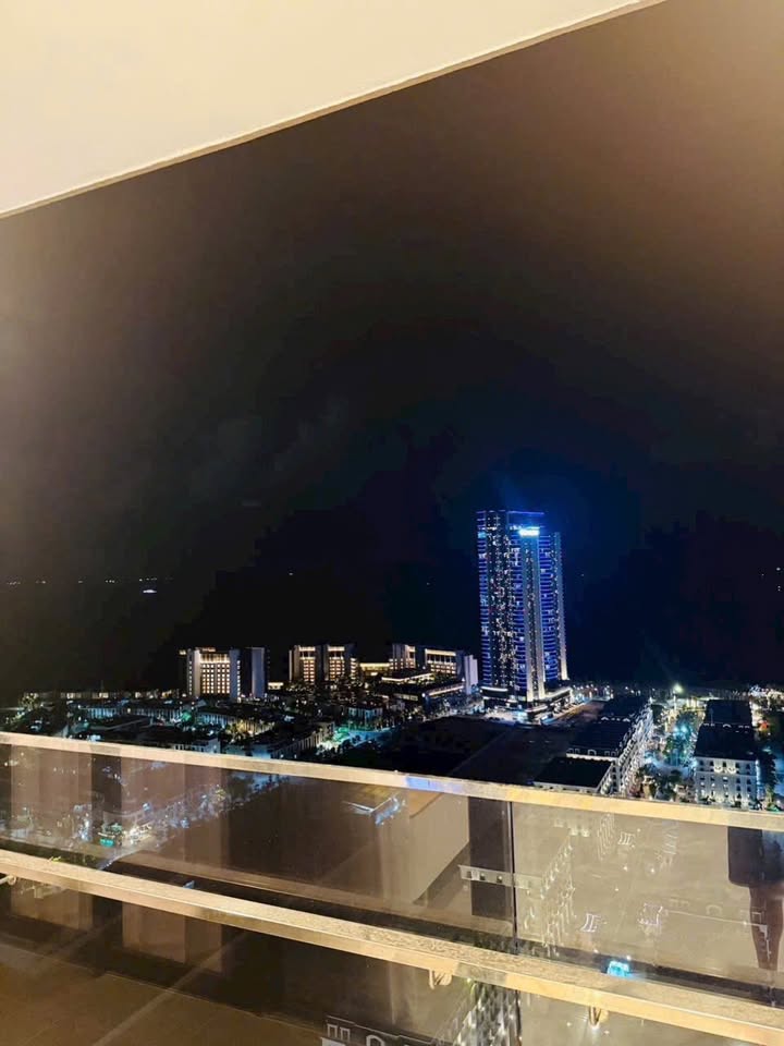 Căn hộ Icon40 Hạ Long 69m² giá 4.8 tỷ - View biển tuyệt đẹp!