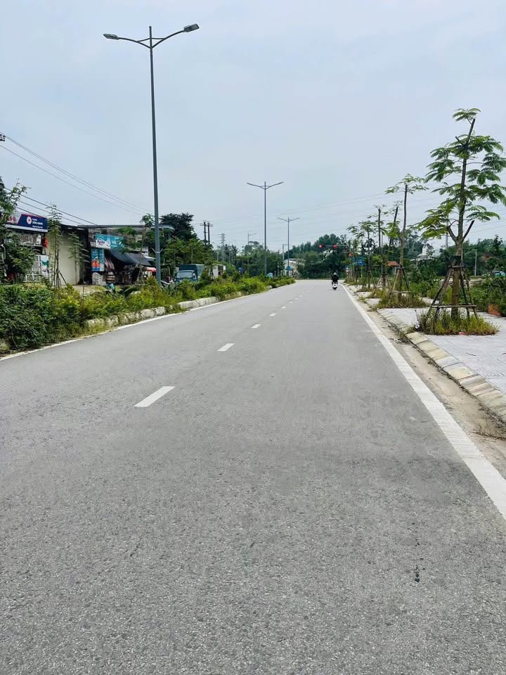 Bán đất mặt tiền view hồ Phùng Quán - Thủy Dương, 100m² giá 2.1 tỷ - Đầu tư sinh lời!