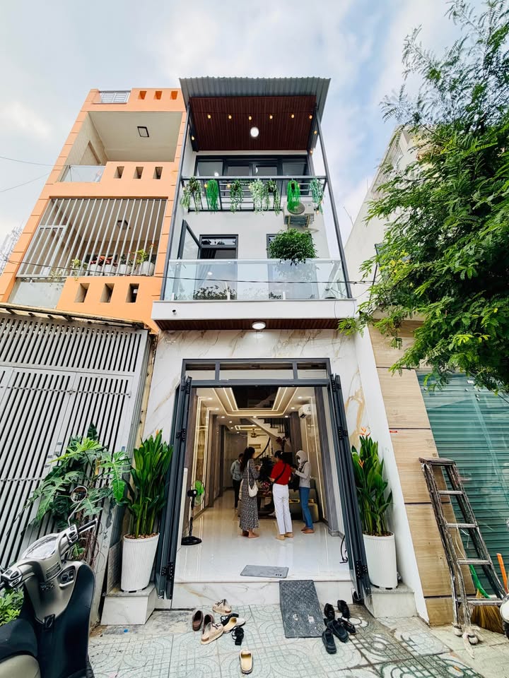 Nhà mặt tiền kinh doanh Gò Vấp 42m² giá 9.98 tỷ - Cơ hội đầu tư tuyệt vời!