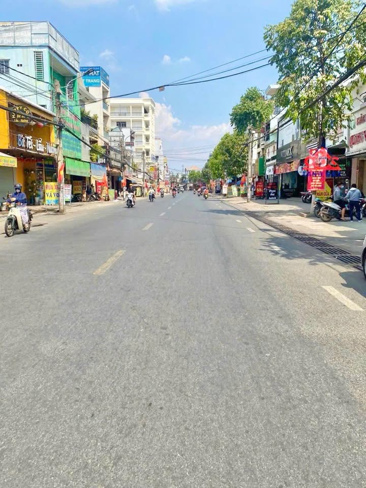 Nhà mặt tiền kinh doanh đường Phạm Văn Thuận Biên Hòa 158m² - Vị trí đắc địa cho mọi ngành nghề!