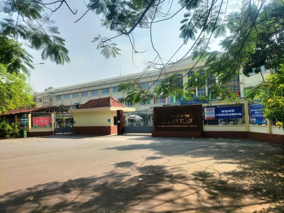 Nhà mặt tiền Lê Minh Xuân, Bình Chánh 280m² giá 10 tỷ - Sổ hồng chính chủ!