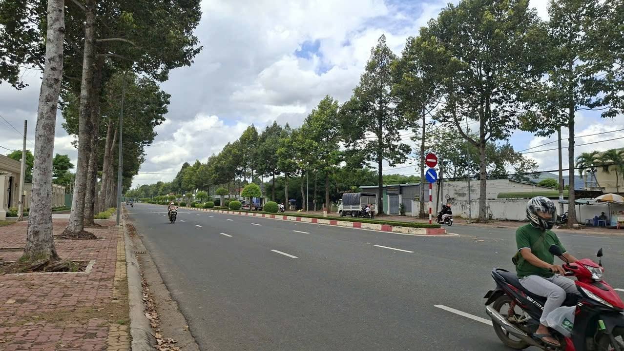 Đất mặt tiền đường Hùng Vương, Hòa Long 200m² giá 3.7 tỷ - Kinh doanh thuận lợi!