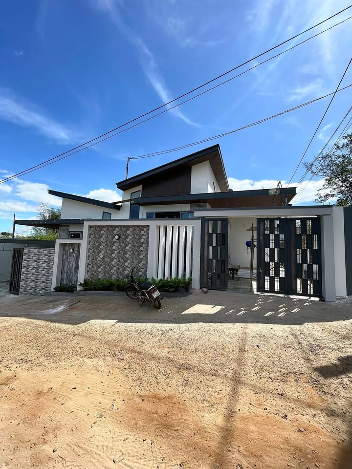 Nhà cấp 4 hẻm 196 Lê Thánh Tôn, Pleiku 108m² giá 1.75 tỷ - Sân ô tô rộng rãi!