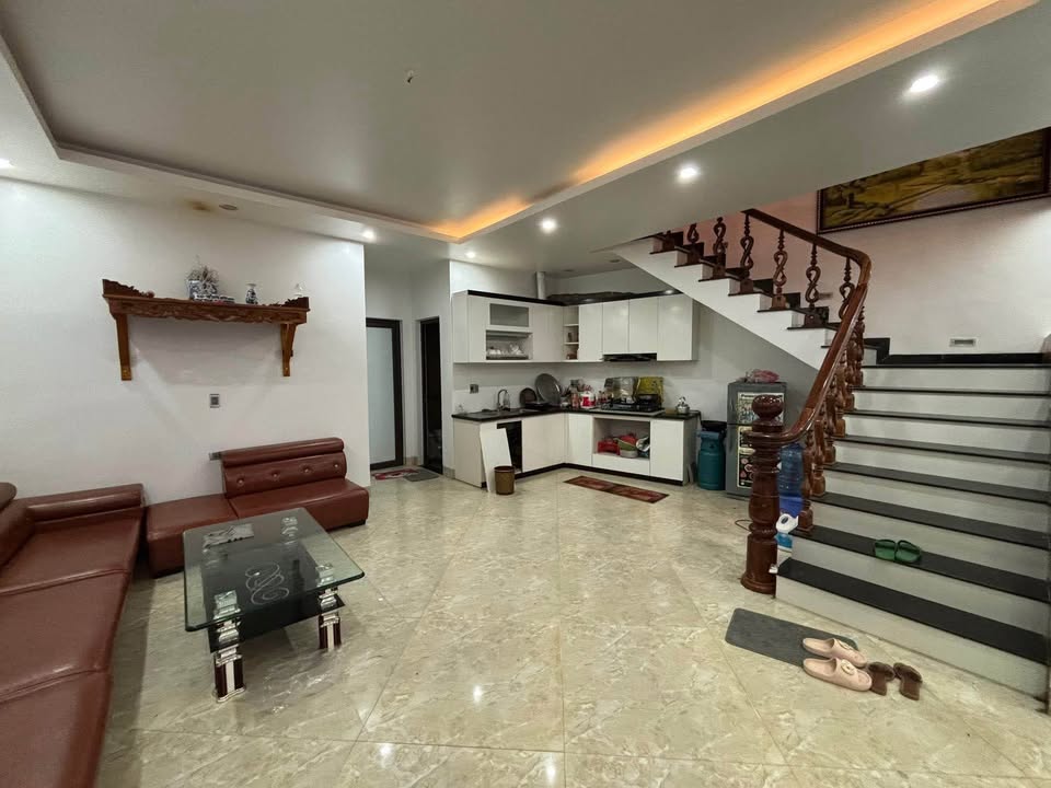 Nhà 2 tầng Phạm Văn Đồng 113.4m² giá 3.3 tỷ - Môi trường sống lý tưởng!