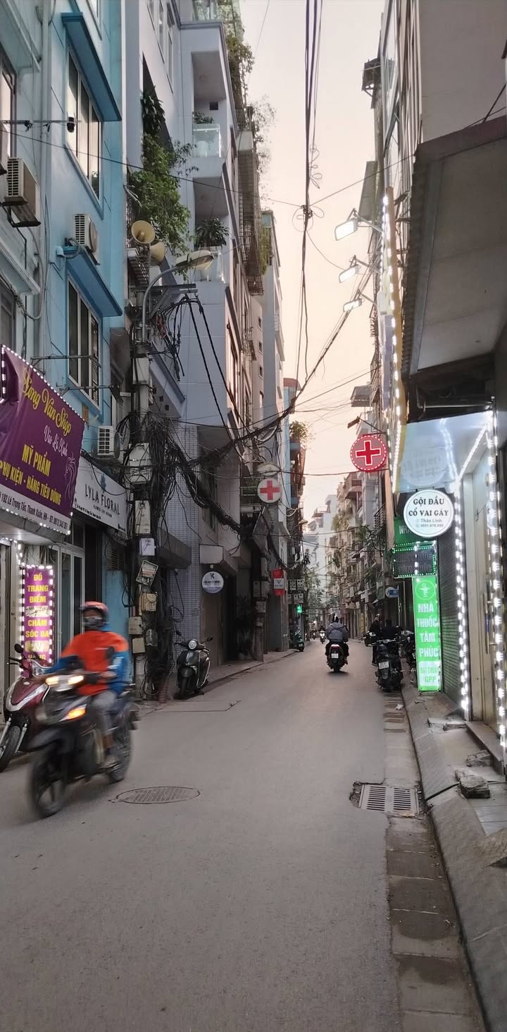 Nhà 5 tầng Lê Trọng Tấn, Thanh Xuân 35m² giá nhỉnh 8 tỷ - Vị trí đắc địa, tiện ích đầy đủ!