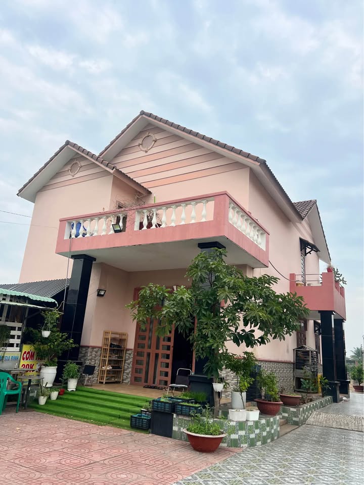 Nhà mái thái đẹp 300m² tại Bàu Đồn, Gò Dầu - Sân vườn thoáng mát, chính chủ bán gấp!