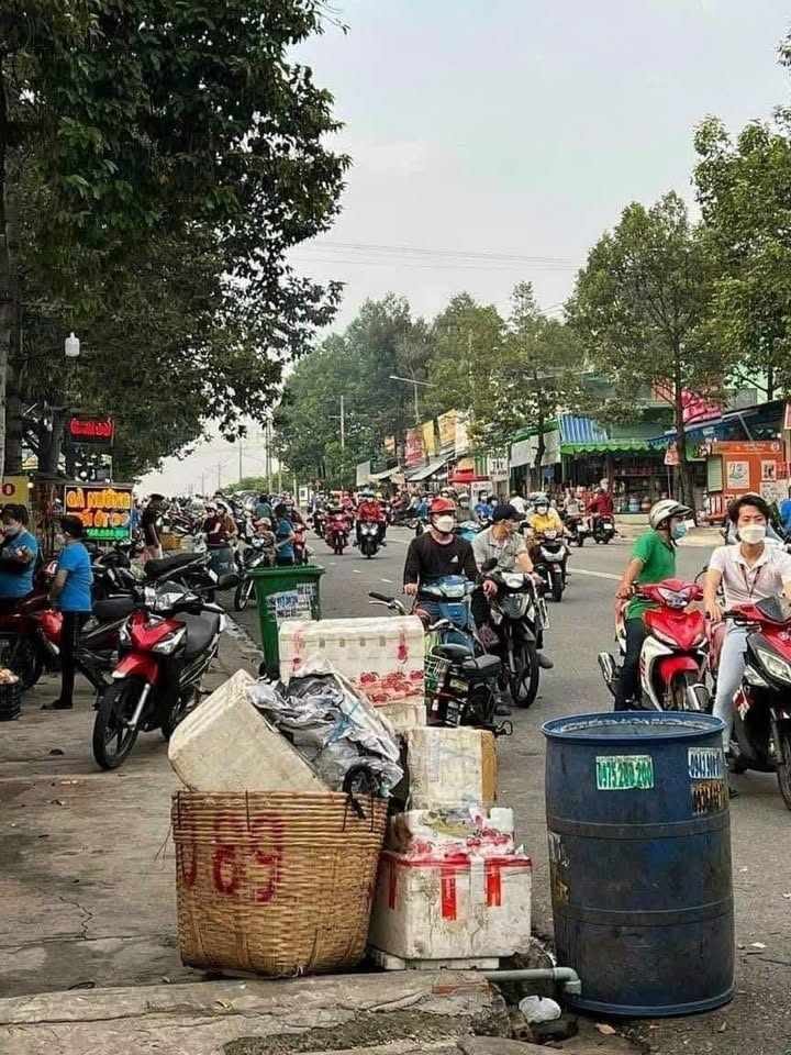 Nhà phố Thới Hòa, Bến Cát 100m² giá 2 tỷ - Vị trí đắc địa, giá tốt!