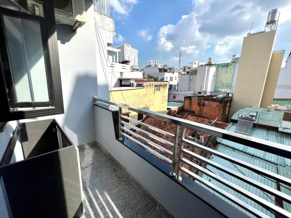 Căn hộ 2PN cho thuê tại Nam Kỳ Khởi Nghĩa, Quận 3 - Ban công thoáng mát, không gian riêng tư!