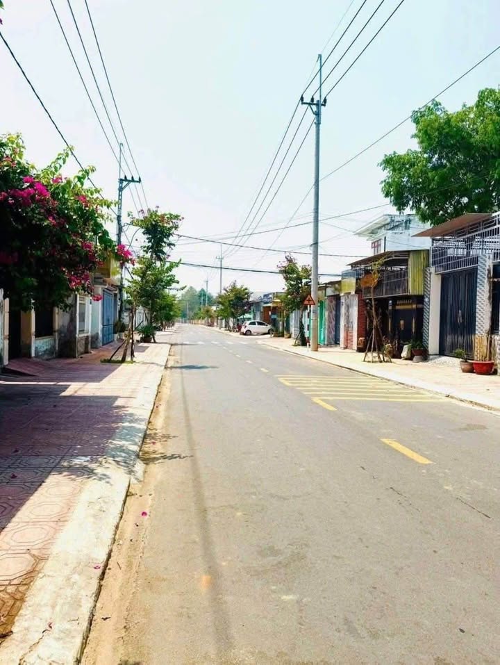 Bán đất tặng nhà đường Huỳnh Đăng Thơ, TP Kon Tum 211m² - Vị trí trung tâm thuận lợi!