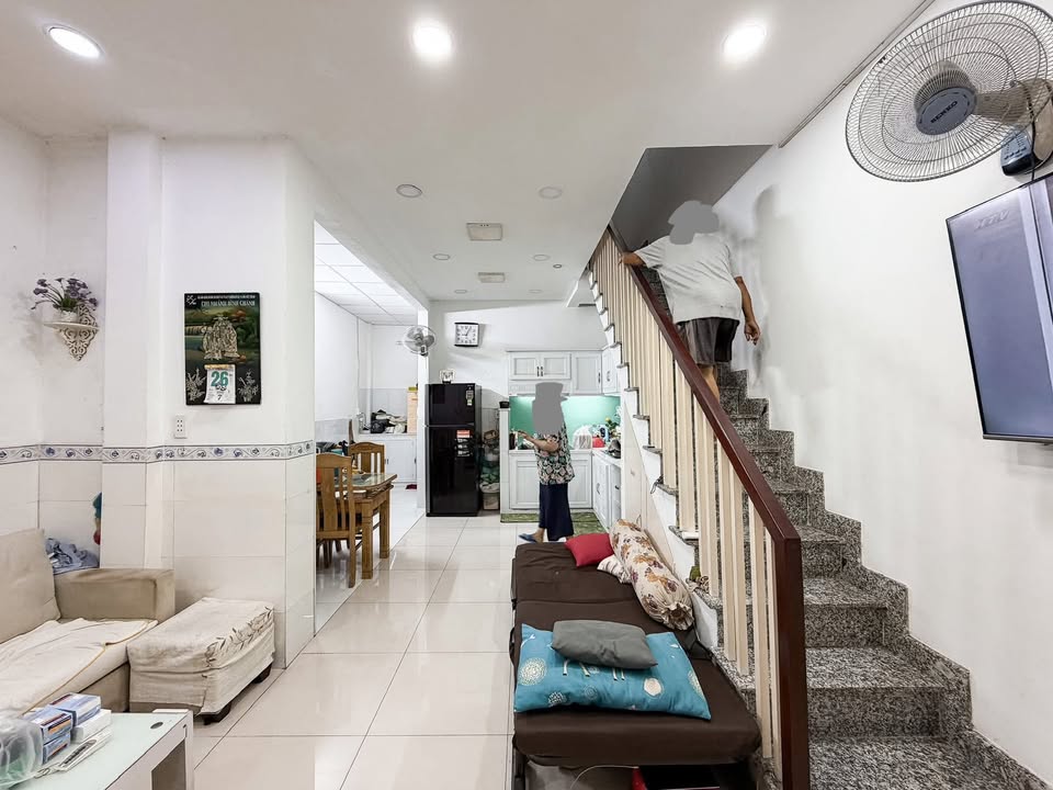 Nhà 4 tầng đường Huỳnh Văn Bánh, Phú Nhuận 38m² - Chính chủ bán, giá thỏa thuận!