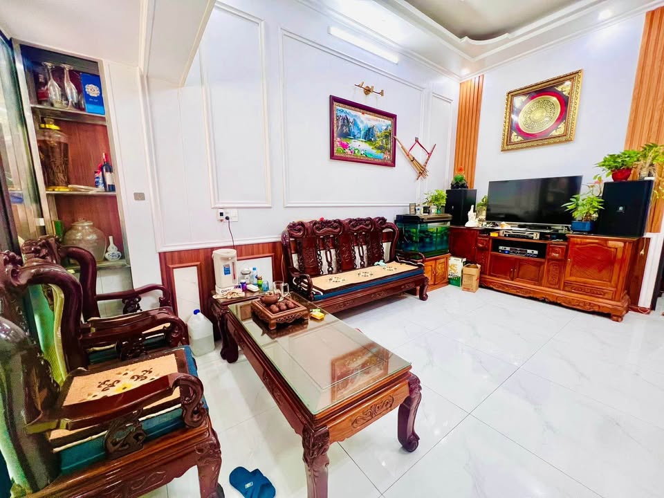 Nhà bán 3 tầng tại phường Minh Khai, Hà Giang - Giá 3 tỷ, sẵn sàng vào ở!