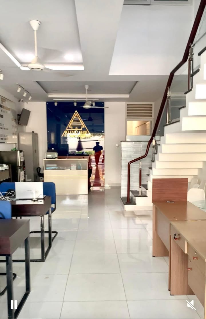 Nhà 4 tầng mặt tiền Hùng Vương, Phan Thiết 100m² giá 8 tỷ - Sẵn sàng ở ngay!