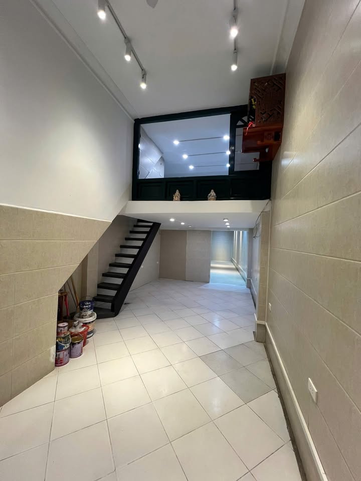 Cho thuê nhà phố cổ Tạ Hiện, quận Hoàn Kiếm - Phù hợp làm nhà hàng, spa, Homestay!