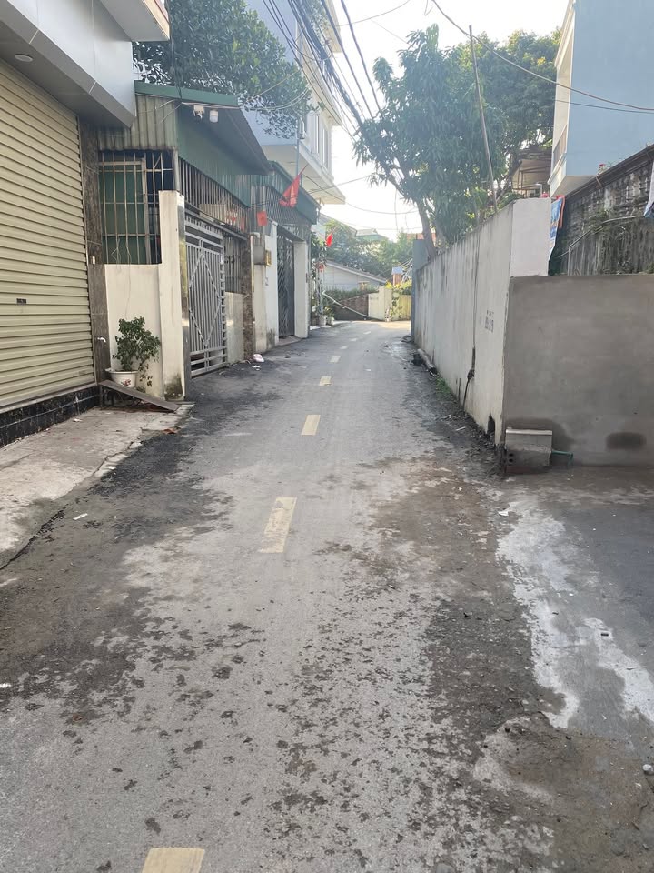 Nhà 3 tầng ngõ 16 Cao Xanh 66.5m² giá 3 tỷ - Ô tô tận nhà, nội thất sang trọng!