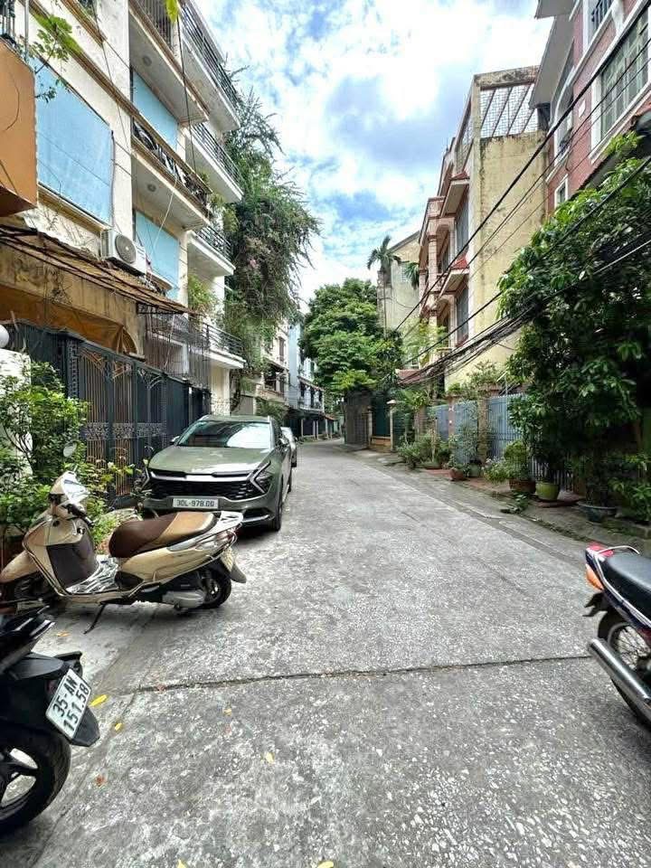 Nhà phố Đội Cấn, Ba Đình 108m² giá thỏa thuận - Kinh doanh sầm uất, ô tô tránh!