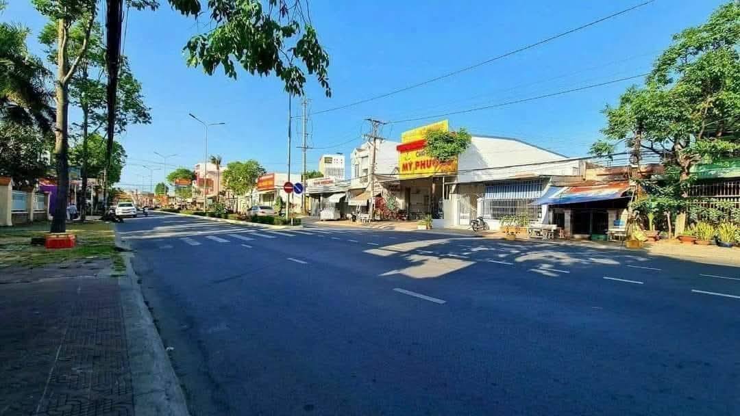 Nhà mặt tiền kinh doanh đường Nguyễn Văn Linh, Sóc Trăng 123m² - Vị trí đắc địa, sẵn sàng kinh doanh!