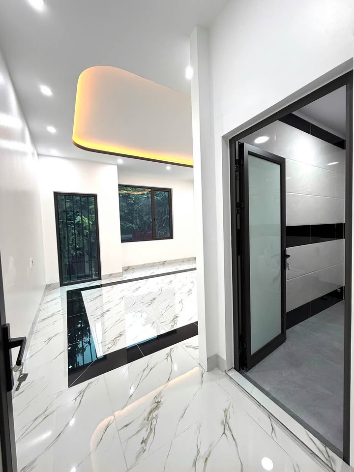 Nhà 3 tầng đường Phùng Chí Kiên, Lào Cai 100m² giá 4.5 tỷ - Thiết kế hiện đại, tiện nghi!