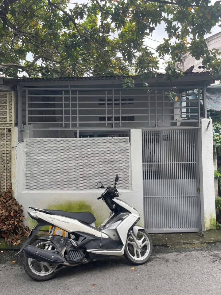 Nhà cấp 4 Quận 9 cũ 49m² giá 4.5 tỷ - Hẻm xe hơi vào tận nhà!