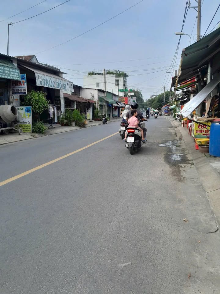 Nhà mặt tiền đường Tân Hiệp, Hóc Môn 98m² giá 5.4 tỷ - Kinh doanh thuận lợi!