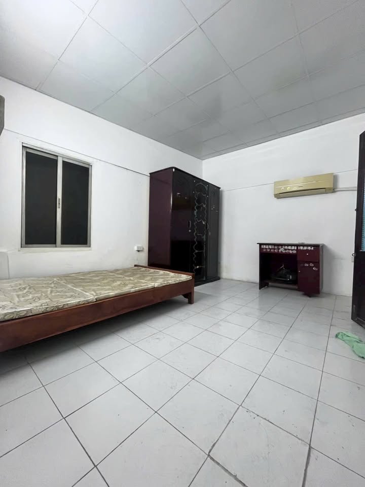 Căn hộ Tập thể Huỳnh Thúc Kháng 90m² giá 4 tỷ - Nguyên bản chưa sửa, sổ đỏ chính chủ!