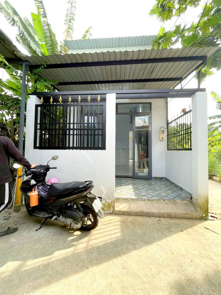 Nhà phố Hóc Môn 52m² giá 2.15 tỷ - Sổ hồng riêng, tiện ích xung quanh đầy đủ!