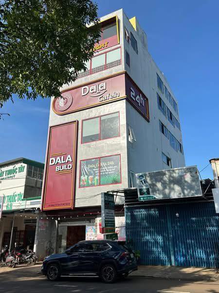 Tòa nhà mặt tiền Y Wang, phường Ea Kao, 915.4m² giá 17.5 tỷ - Đầu tư sinh lời ổn định!