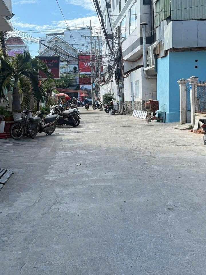 Nhà có gác lửng Tôn Đức Thắng, Phú Thủy 49m² giá 2 tỷ - Vị trí trung tâm, ô tô vào tận nơi!