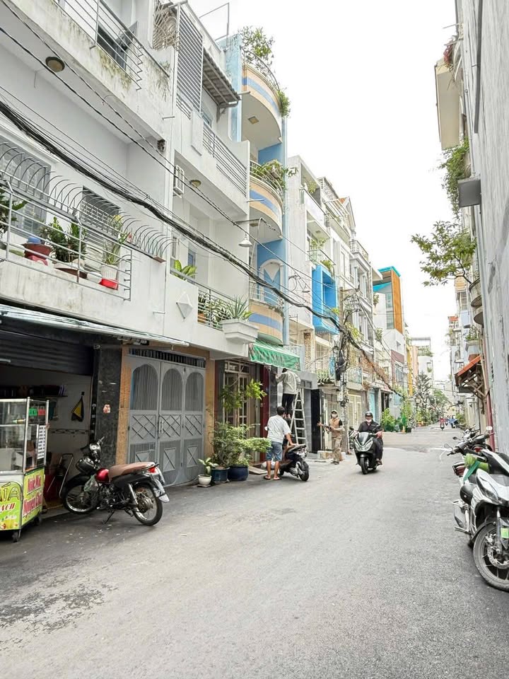 Nhà phố Trường Sa, Phú Nhuận 32m² giá 8.99 tỷ - An ninh, thoáng mát, sẵn sàng ở ngay!