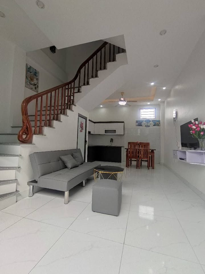 Nhà 3 tầng Trần Lãm Thái Bình 30m² giá 1.55 tỷ - Thiết kế hiện đại, vào ở ngay!