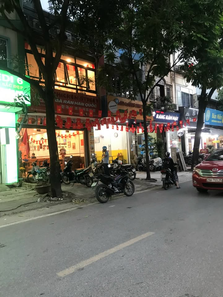 Nhà Mặt Phố Phú Diễn 70m² giá 20 tỷ - Lô Góc 3 mặt thoáng, kinh doanh sầm uất!