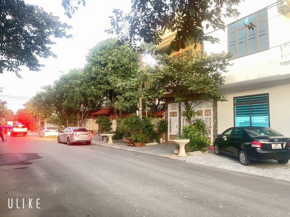 Nhà nguyên căn 3 tầng tại Phường Trường Thi giá 7 triệu - Khu vực trung tâm thuận lợi!