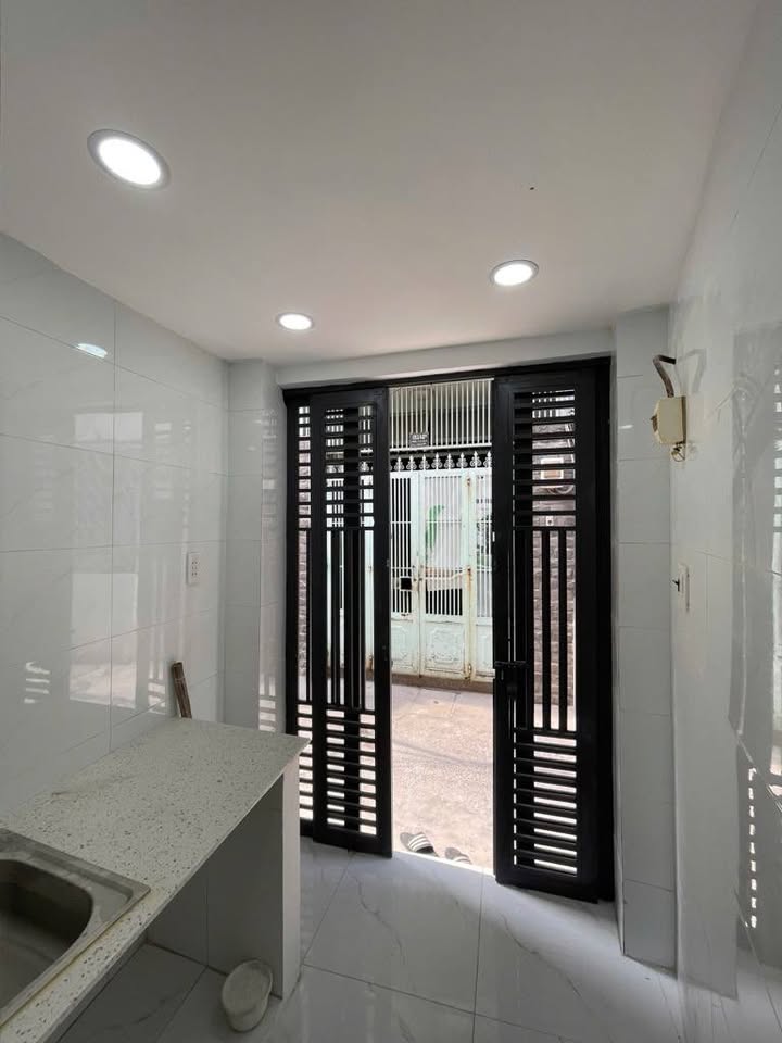 Nhà phố Cách Mạng Tháng 8 Quận 10 6m² giá 1.15 tỷ - Bán gấp trước Tết!