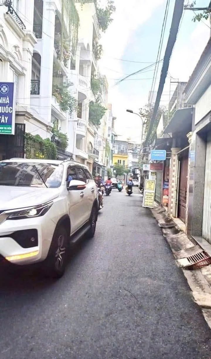 Nhà riêng Phú Nhuận 38m² giá 7.5 tỷ - Gần quận 1, hẻm xe hơi rộng rãi!