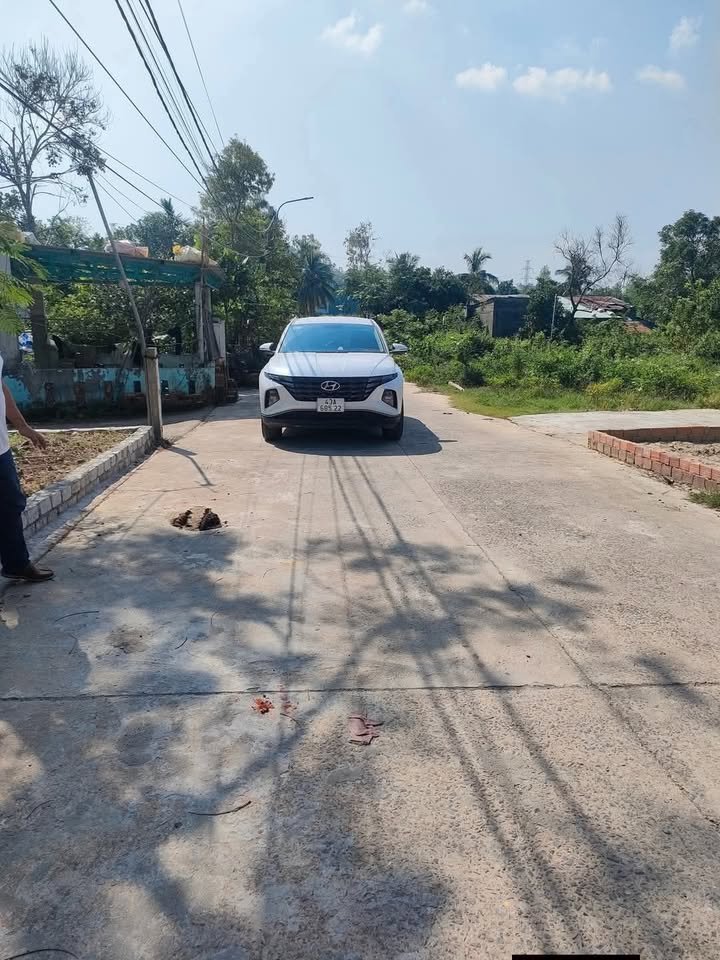 Đất nền Hòa Khánh, Đà Nẵng 280m² giá 1.1 tỷ - Sổ hồng đầy đủ, khu dân cư đông đúc!