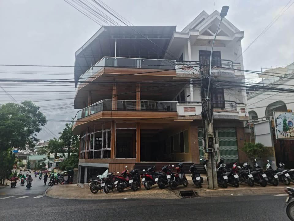 Cho thuê mặt bằng 2 mặt tiền Lý Nam Đế, Đà Lạt 300m² - Tiềm năng kinh doanh lớn!