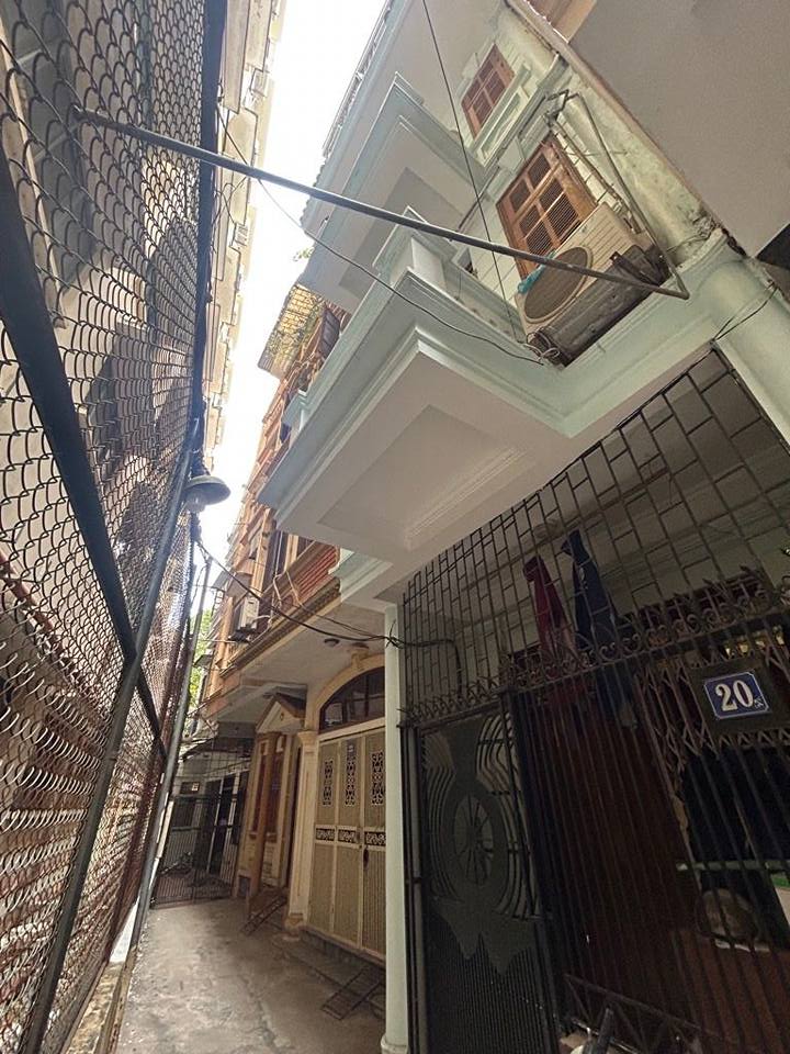 Nhà 4 tầng Ngõ 1194 Đường Láng 45.3m² giá 11.75 tỷ - Sổ đỏ chính chủ, đầu tư sinh lời tốt!