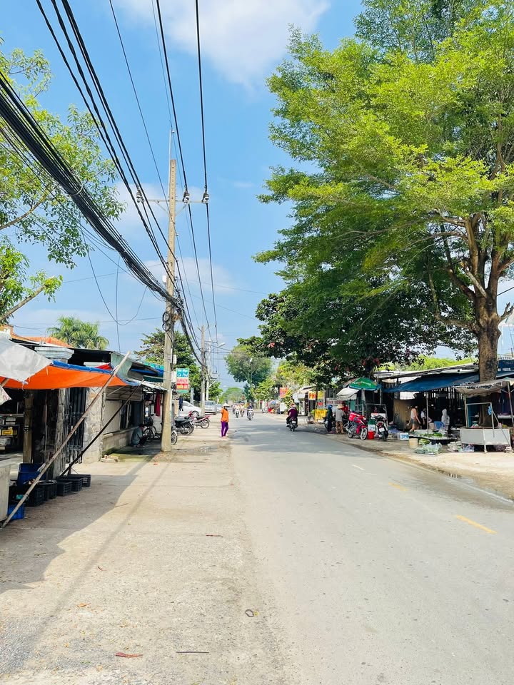 FrontHouse đường Nhuận Đức 236m² giá thỏa thuận - Mặt tiền kinh doanh sầm uất!