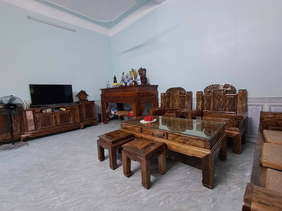 Nhà cấp 4 Chùa Hang 100m² giá 2.1 tỷ - Lô góc 2 mặt tiền, tiện ích đầy đủ!