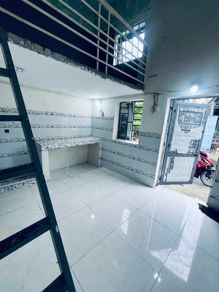 Phòng trọ gác lửng mặt tiền đường Nam Cao, Đà Nẵng - Chỉ 2 triệu/tháng!