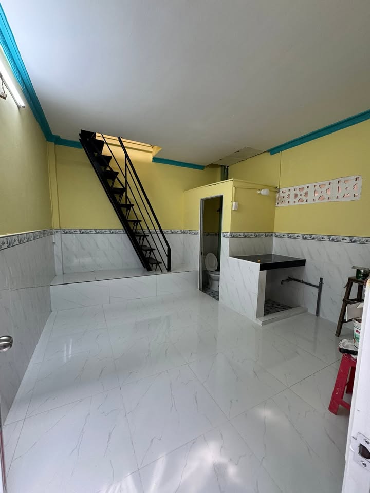 Nhà bán quận 8, đường Ba Đình, diện tích 18m² chỉ 2.39 tỷ - Sổ hồng chính chủ!