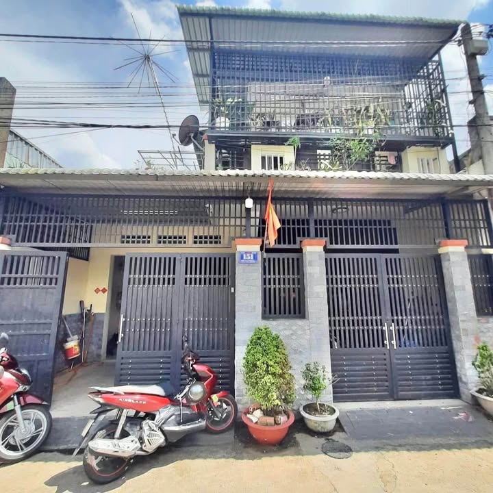 Nhà Dĩ An 176,2m² giá 6,5 tỷ - Sổ hồng riêng, thiết kế hiện đại