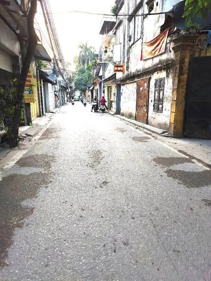 Nhà 5 tầng ngõ 310 Nghi Tàm Tây Hồ 41m² giá 10.5 tỷ - Vị trí đắc địa, sổ đỏ chính chủ!