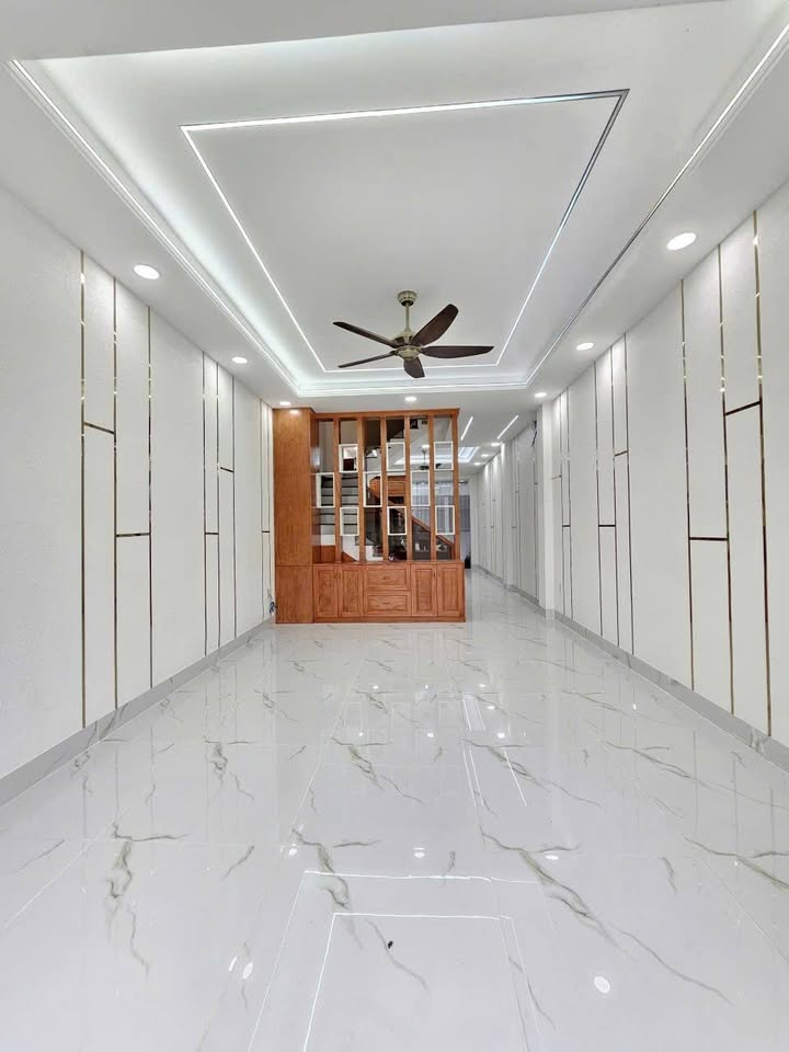 Bán nhà phố Dĩ An 67,4m² giá 7,2 tỷ - Kinh doanh sầm uất, sổ hồng chính chủ!