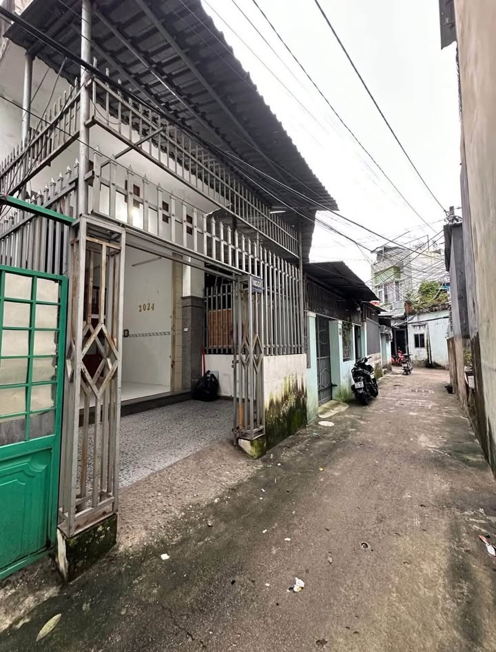 Nhà cấp 4 đẹp lung linh tại hẻm 1085 Trần Hưng Đạo, Quy Nhơn 49m² giá 1.89 tỷ - Pháp lý sổ đỏ chính chủ!