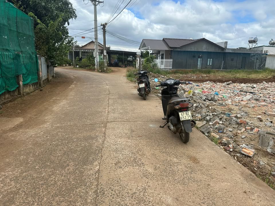Đất nền Hòa Phú, Buôn Ma Thuột 135m² giá 990 triệu - Sổ đỏ chính chủ, vị trí thuận lợi!