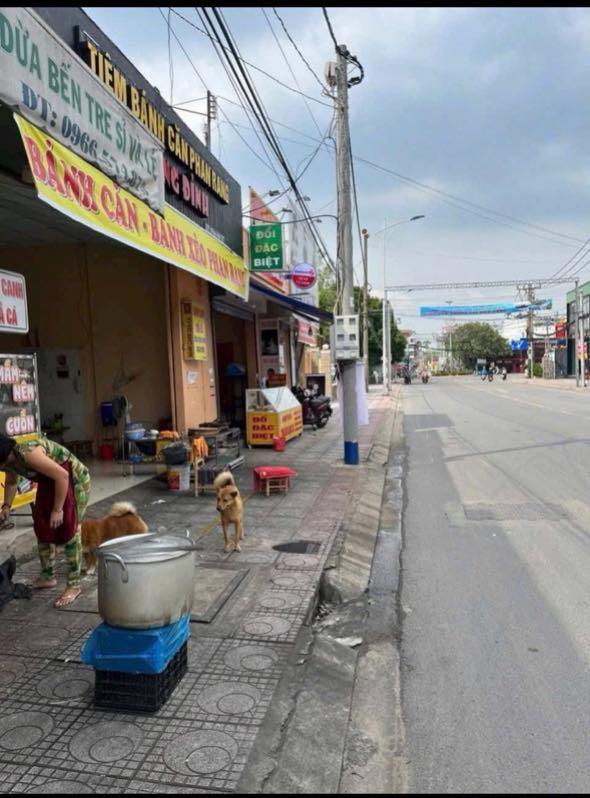 Nhà mặt tiền Cách Mạng Tháng Tám, Lái Thiêu 207m² giá 13.5 tỷ - Vị trí kinh doanh đắc địa!