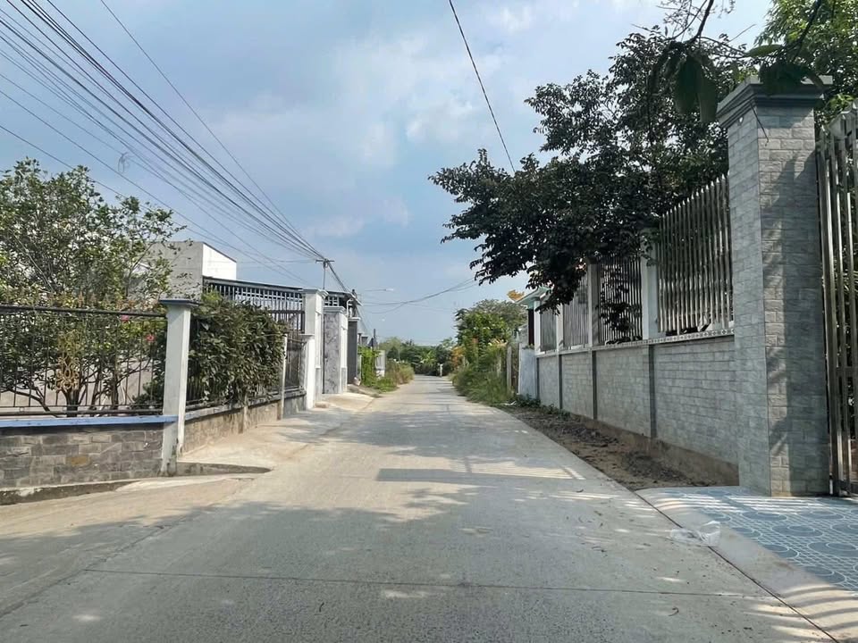 Đất thổ cư 300m² xã Phước Lợi, Bến Lức - Giá chỉ 2.3 tỷ, đầu tư sinh lời!