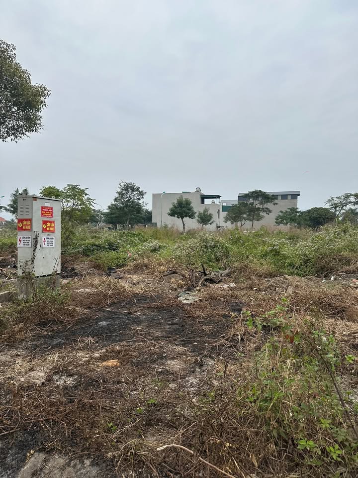 Đất nền khu đô thị Kim Sơn, Đông Triều 99m² giá 1.7 tỷ - Vị trí đắc địa gần chợ và trường học!