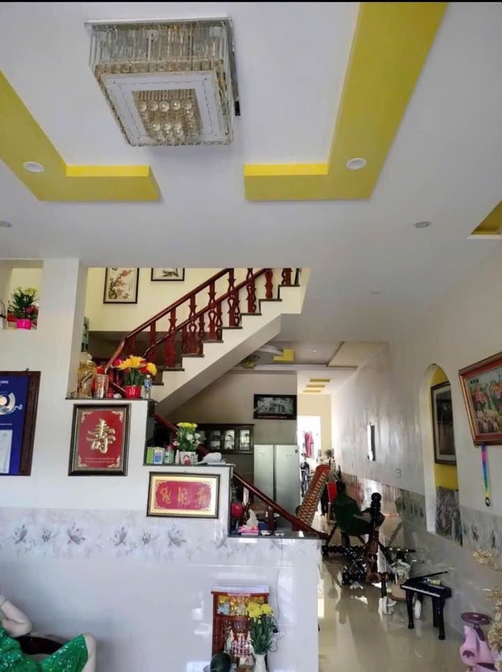 Nhà KDC Nội Bộ Hùng Vương Phan Thiết 100m² giá 4.5 tỷ - Thiết kế hiện đại, an ninh tuyệt đối!